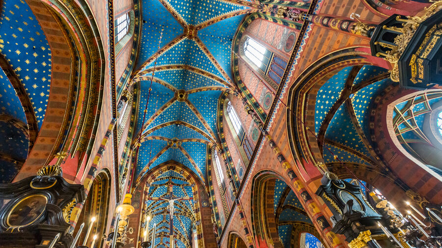 Du lịch Châu Âu tự túc - Du lịch Ba Lan tự túc - St. Mary's Church, Kraków Du lịch Châu Âu tự túc - Du lịch Ba Lan tự túc - St. Mary's Church, Kraków