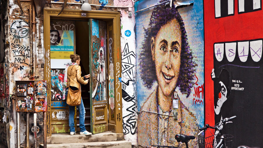 Du lịch Đức - Thành phố Berlin - Bức tranh tường Anne Frank, Berlin