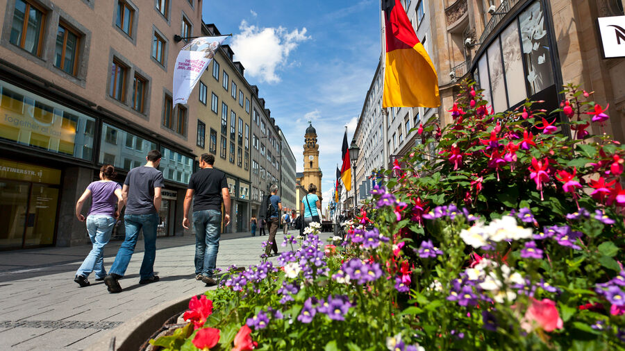 Du lịch Đức - Thành phố Munich - Theatinerstrasse, Munich